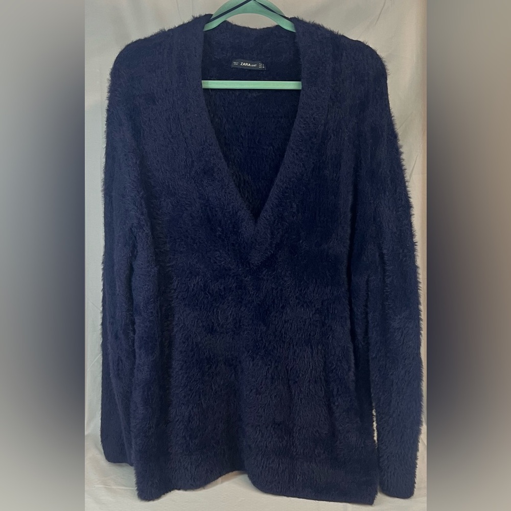 Zara Knit Furry V-Neck Sweater Dress/Tunic
Navy Blue Slouchy Dress
Size medium